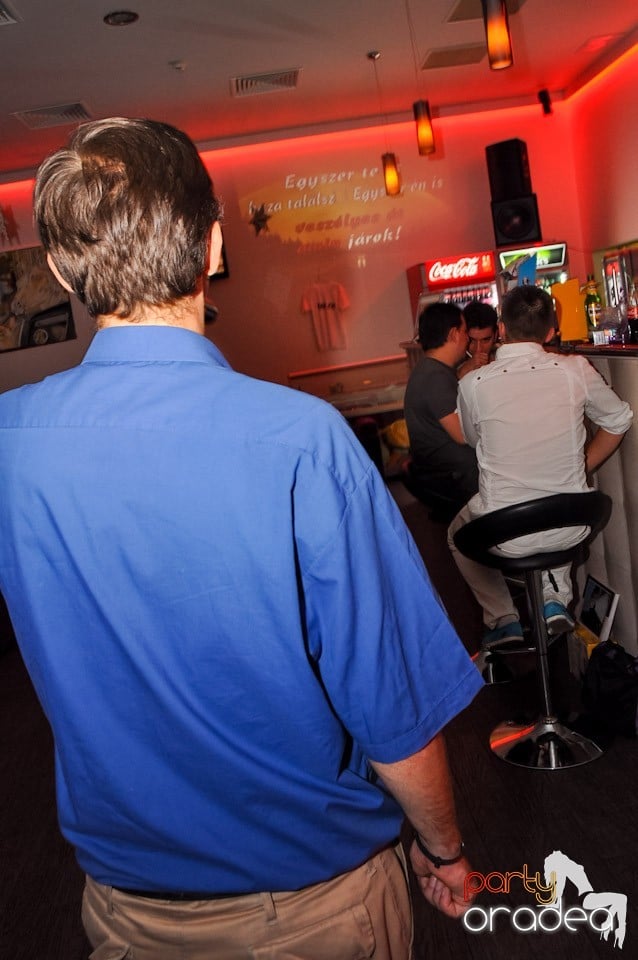 Karaoke Night în Blondy's Art Café, 