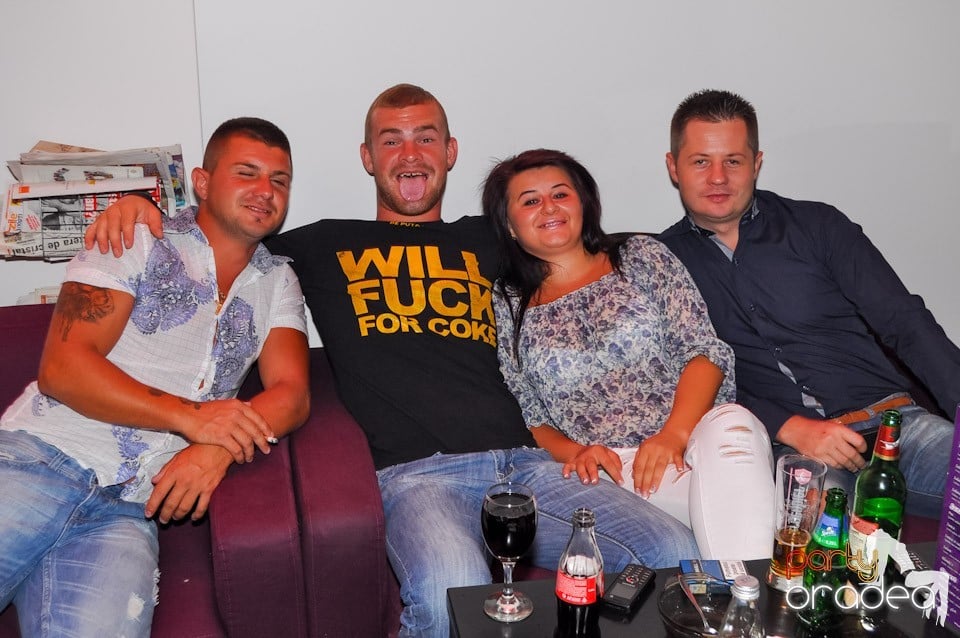 Karaoke Night în Blondy's Art Café, 