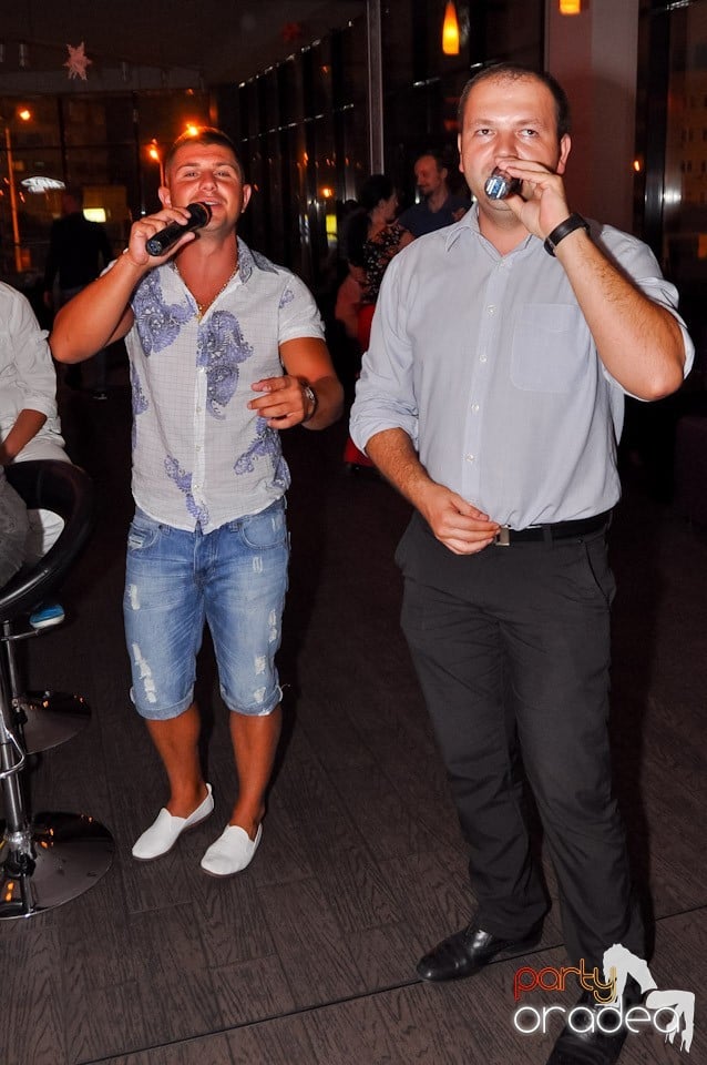 Karaoke Night în Blondy's Art Café, 