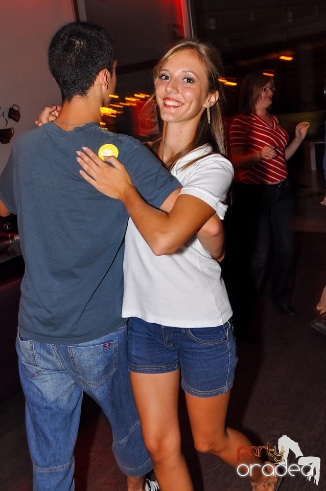 Karaoke Night în Blondy's Art Café, 