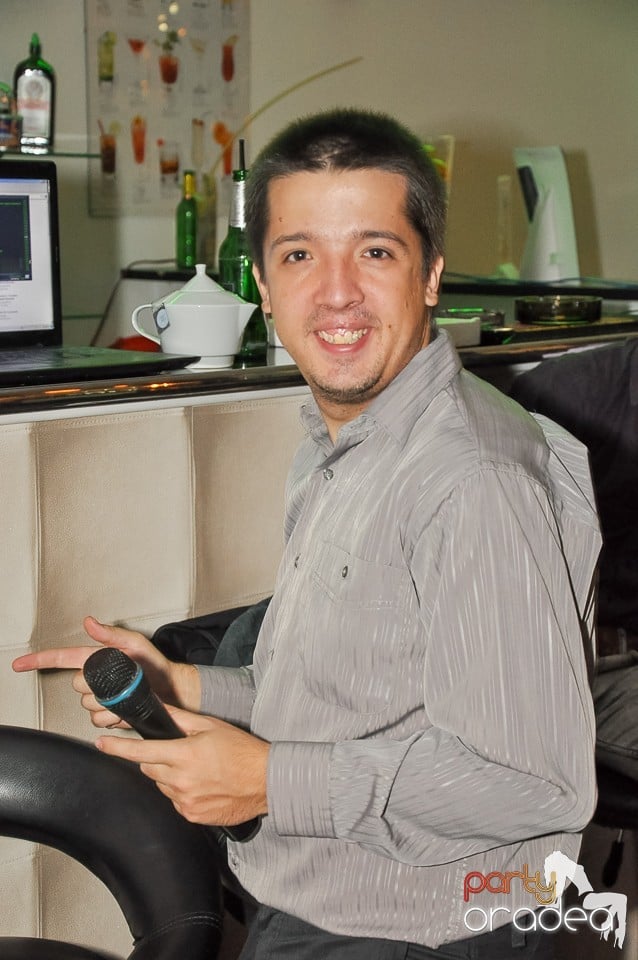 Karaoke Night în Blondy's Art Café, 