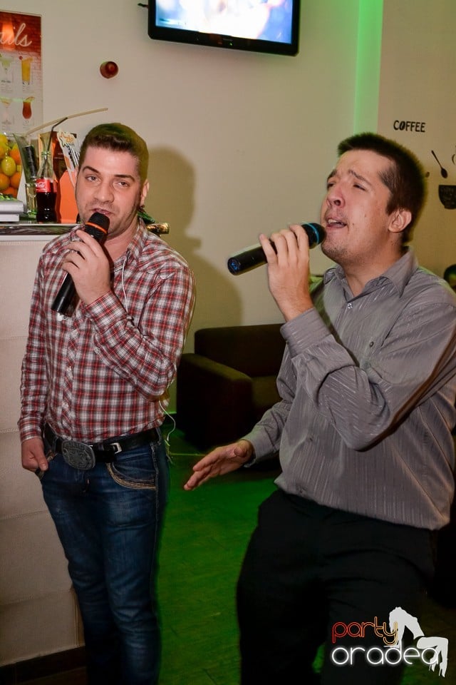 Karaoke Night în Blondy's Art Café, 