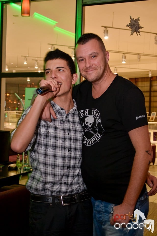 Karaoke Night în Blondy's Art Café, 