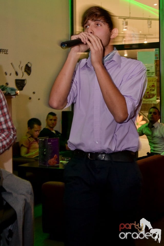 Karaoke Night în Blondy's Art Café, 