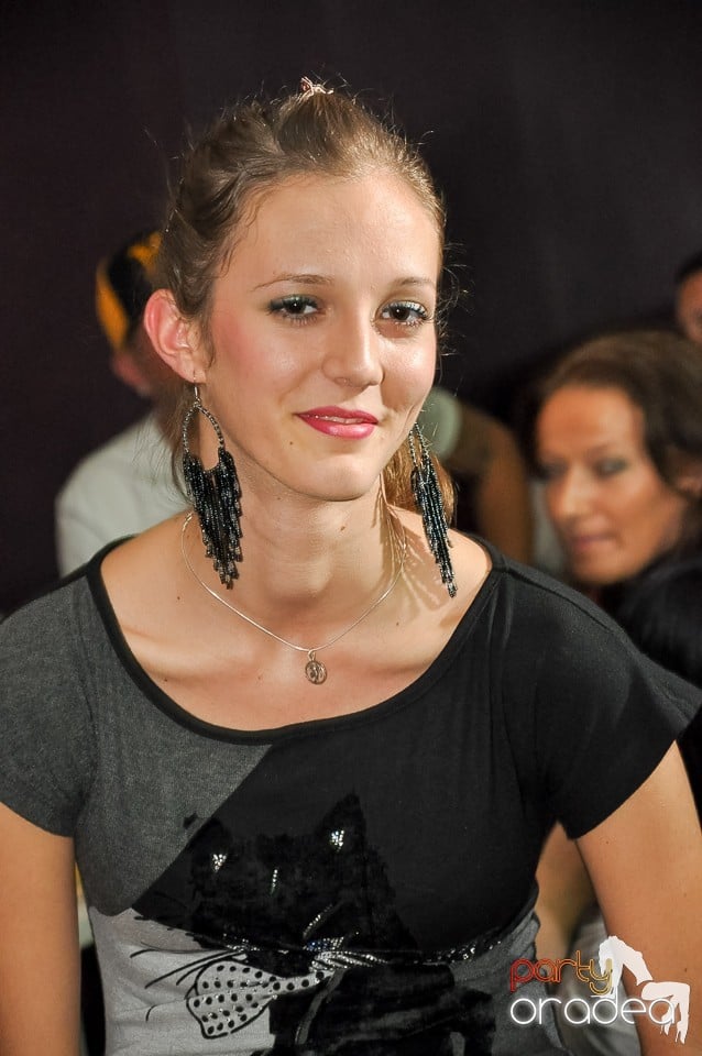 Karaoke Night în Blondy's Art Café, 