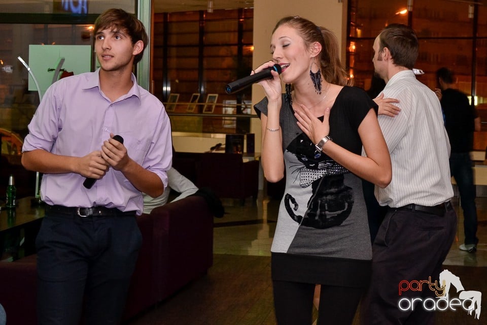 Karaoke Night în Blondy's Art Café, 