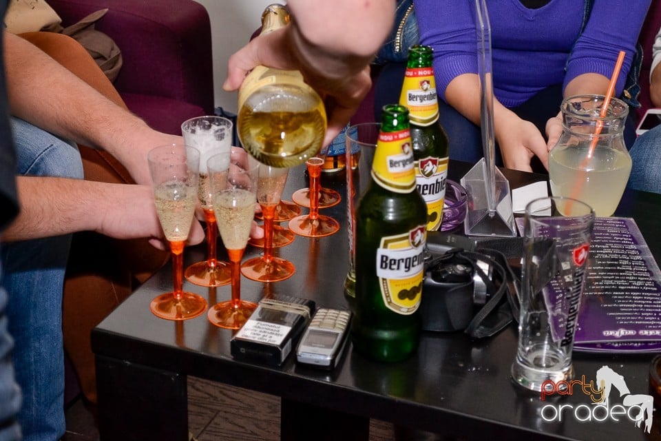 Karaoke Night în Blondy's Art Café, 