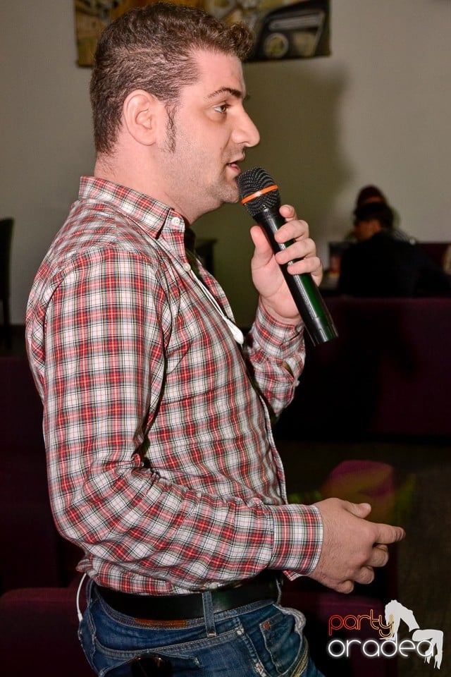 Karaoke Night în Blondy's Art Café, 
