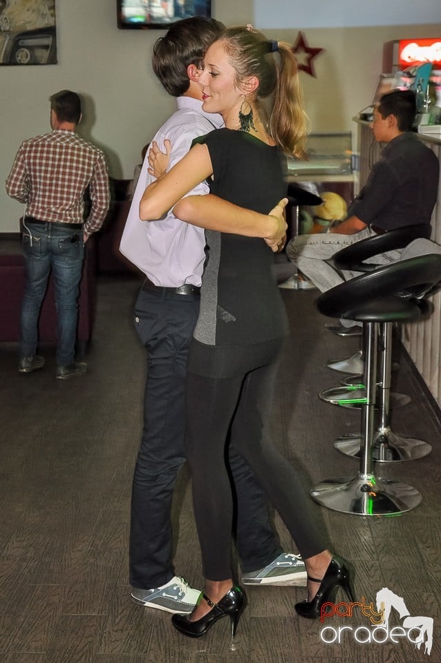 Karaoke Night în Blondy's Art Café, 