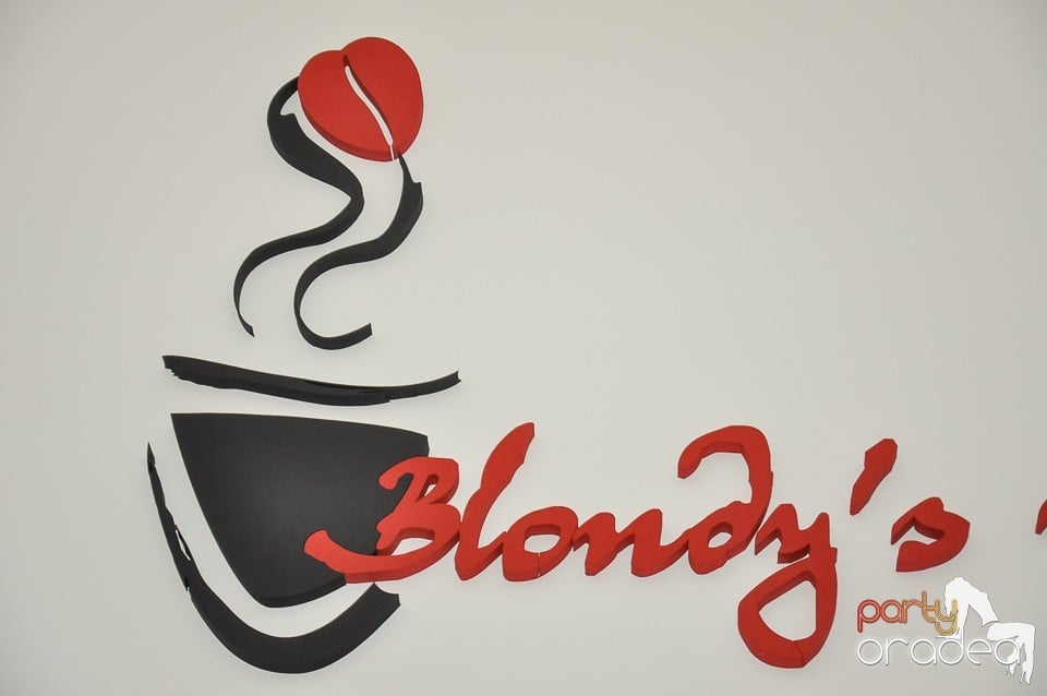 Karaoke Night în Blondy's Art Café, 