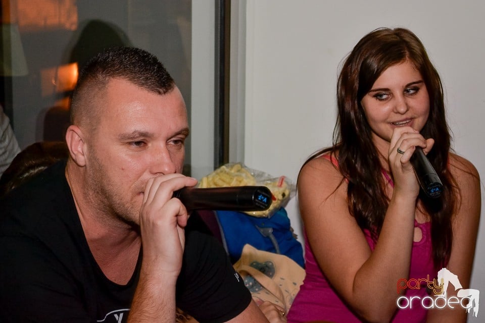 Karaoke Night în Blondy's Art Café, 