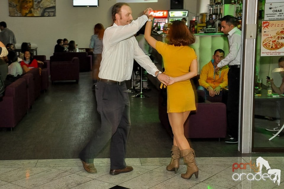 Karaoke Night în Blondy's Art Café, 