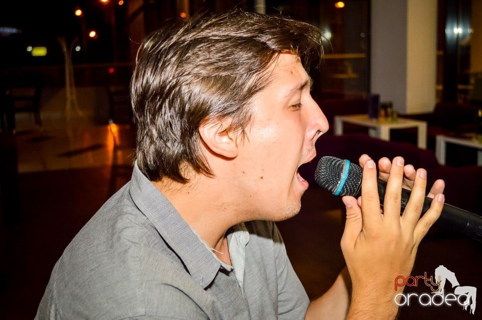 Karaoke night, 
