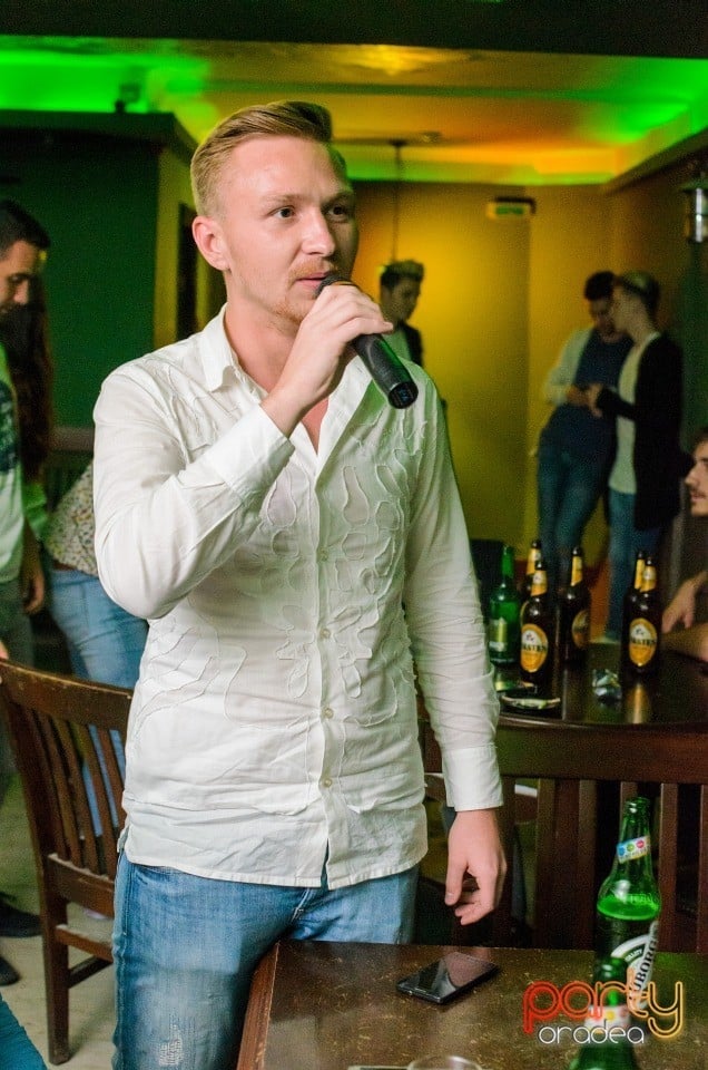 Karaoke Night, Green Pub