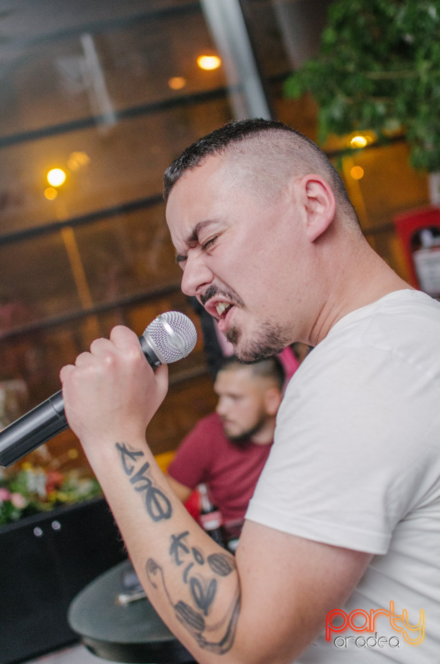 Karaoke Night, 