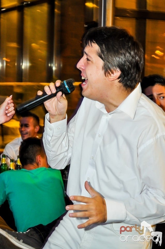 Karaoke night, 