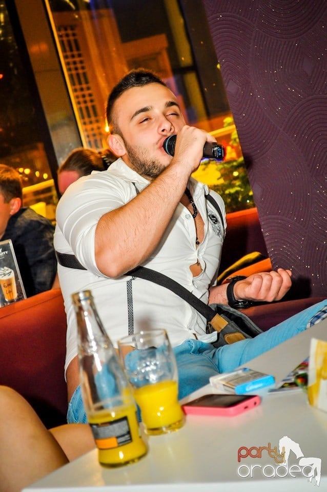 Karaoke night, 