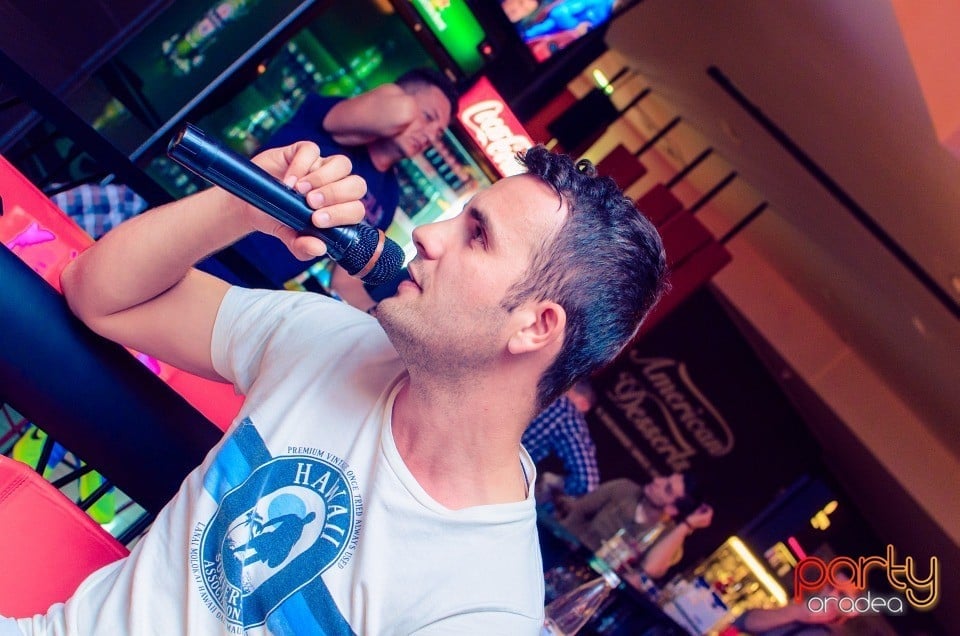 Karaoke Night, Billy Art Club