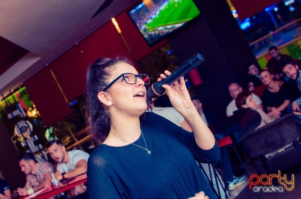Karaoke Night, Billy Art Club