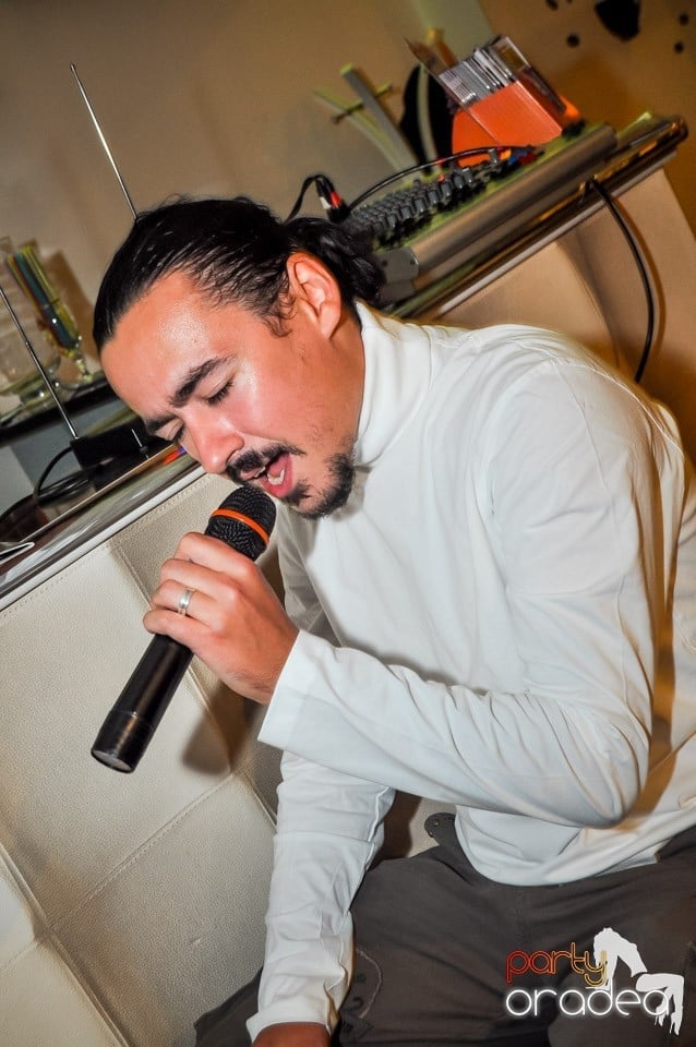 Karaoke night, 