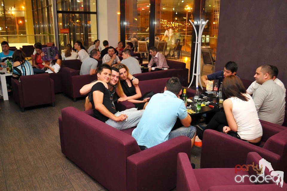 Karaoke Party @ Blondy's Art Café,