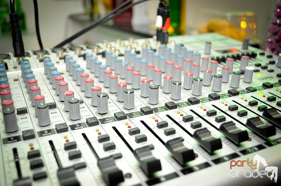 Karaoke Party @ Blondy's Art Café, 