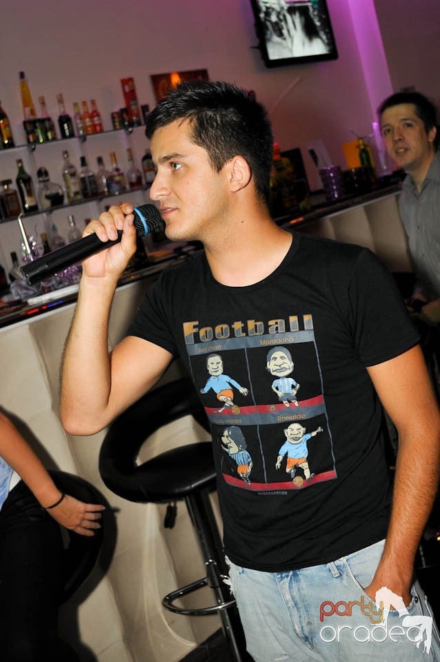 Karaoke Party @ Blondy's Art Café,