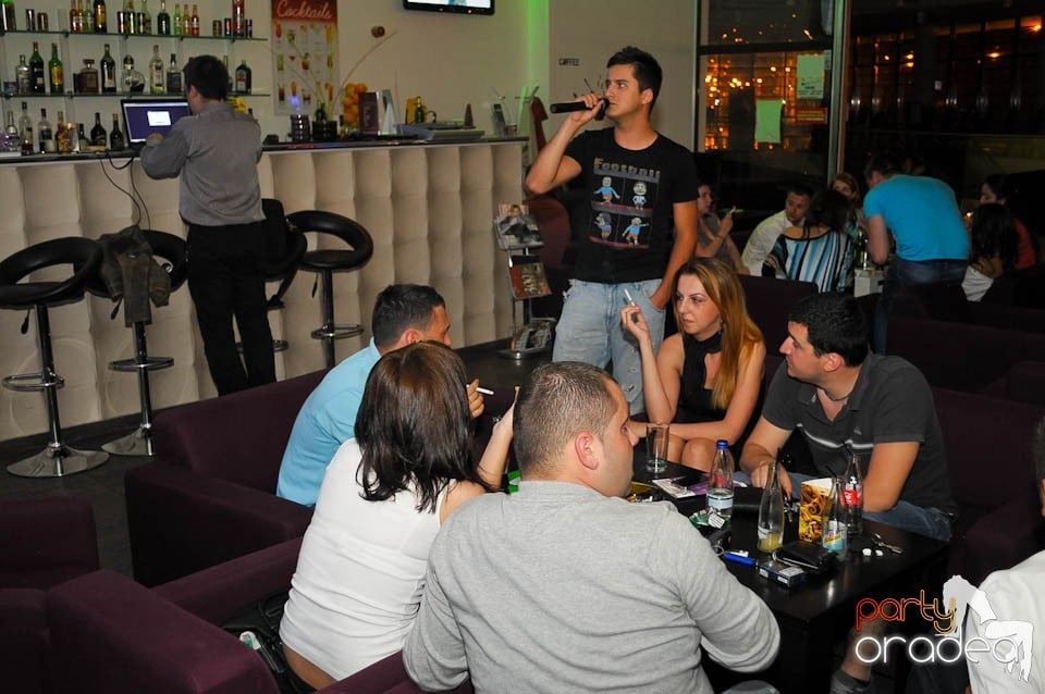 Karaoke Party @ Blondy's Art Café, 