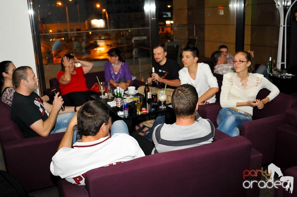 Karaoke Party @ Blondy's Art Café, 