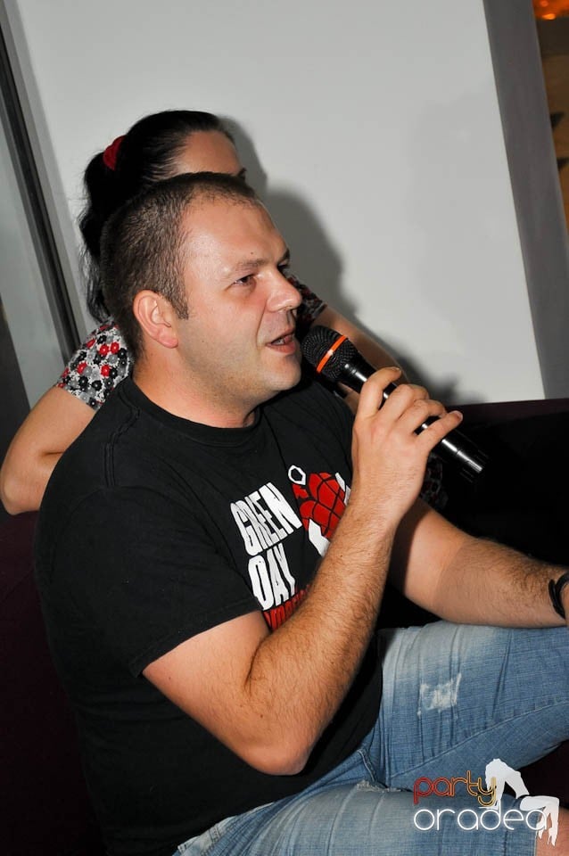 Karaoke Party @ Blondy's Art Café,