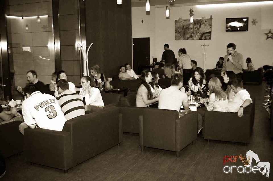 Karaoke Party @ Blondy's Art Café,