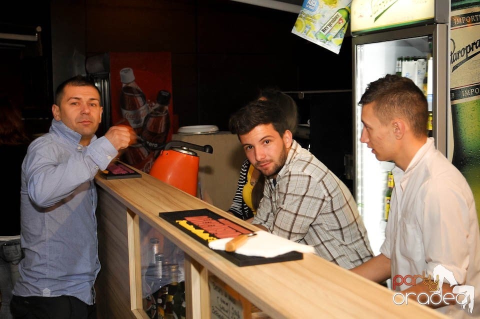 Karaoke Party @ Blondy's Art Café,