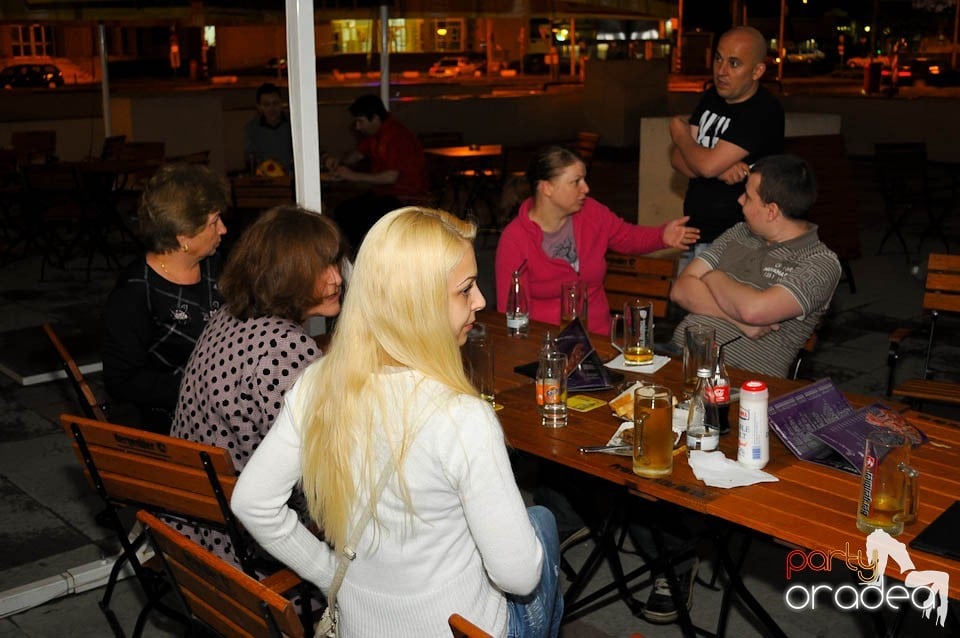 Karaoke Party @ Blondy's Art Café,