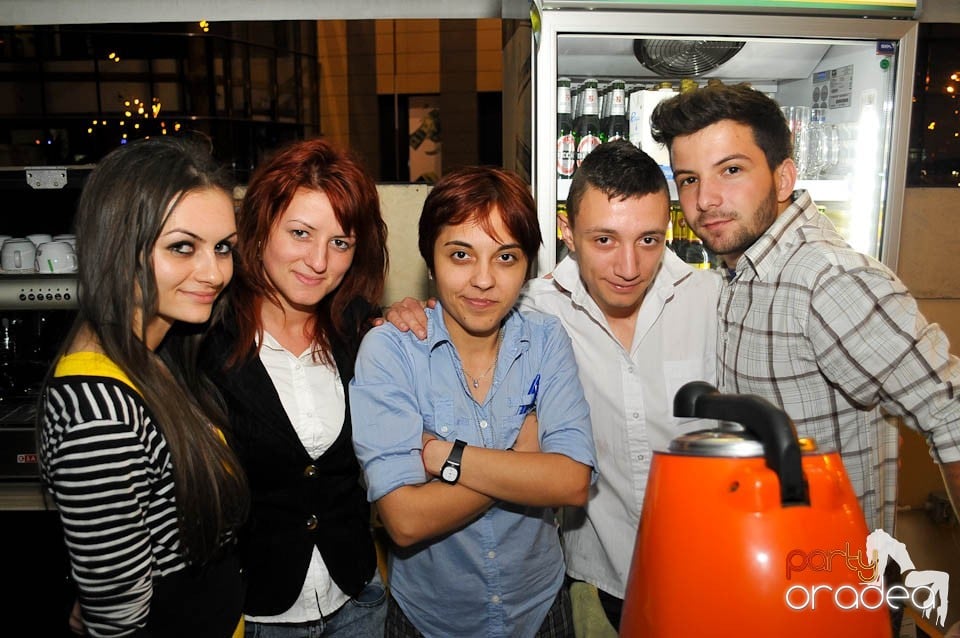 Karaoke Party @ Blondy's Art Café,