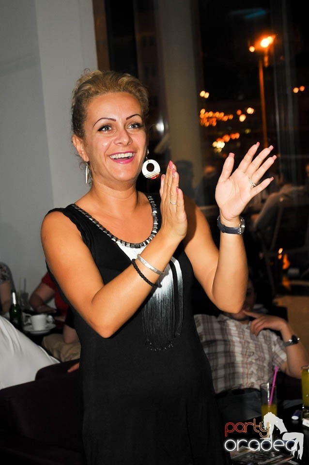 Karaoke Party @ Blondy's Art Café, 