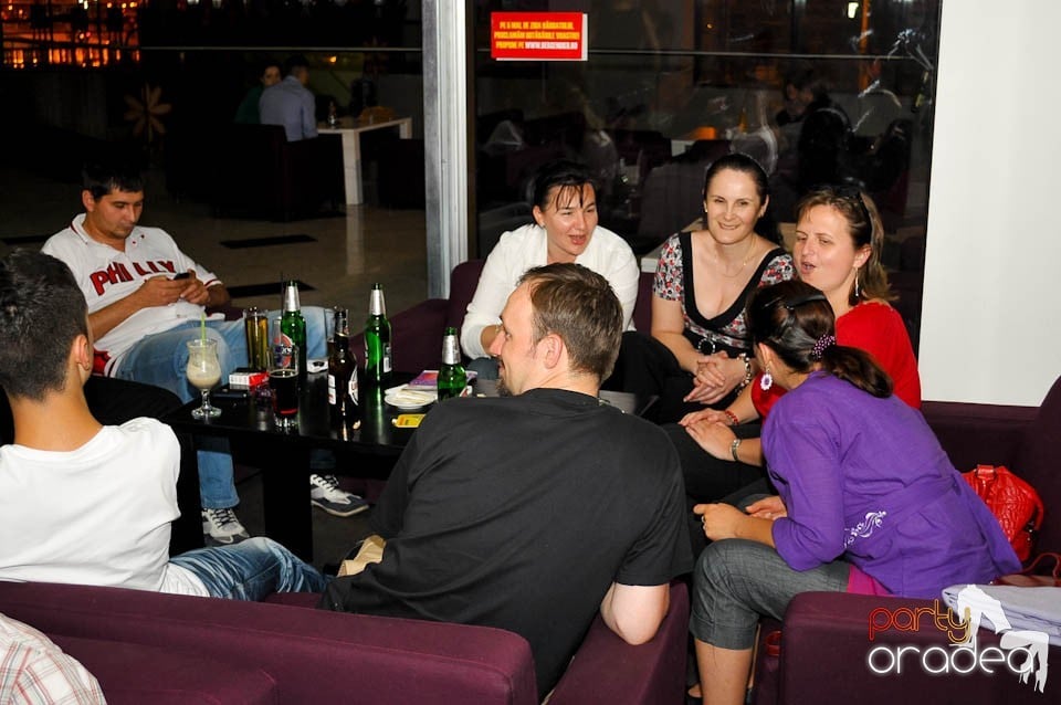 Karaoke Party @ Blondy's Art Café,