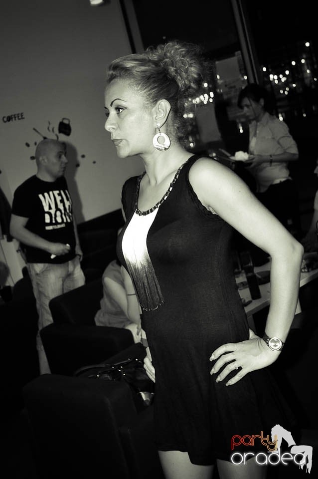 Karaoke Party @ Blondy's Art Café,