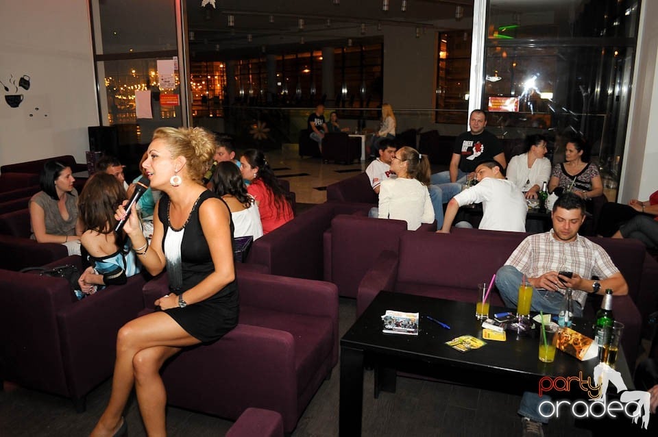 Karaoke Party @ Blondy's Art Café,