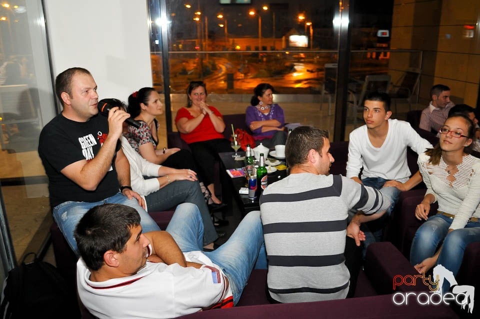 Karaoke Party @ Blondy's Art Café, 