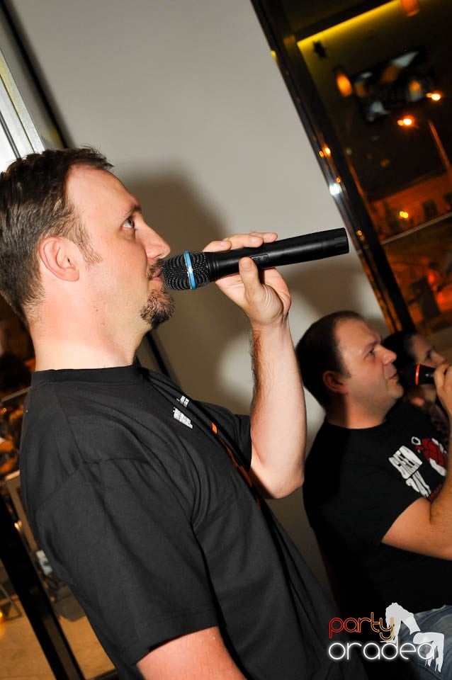 Karaoke Party @ Blondy's Art Café,