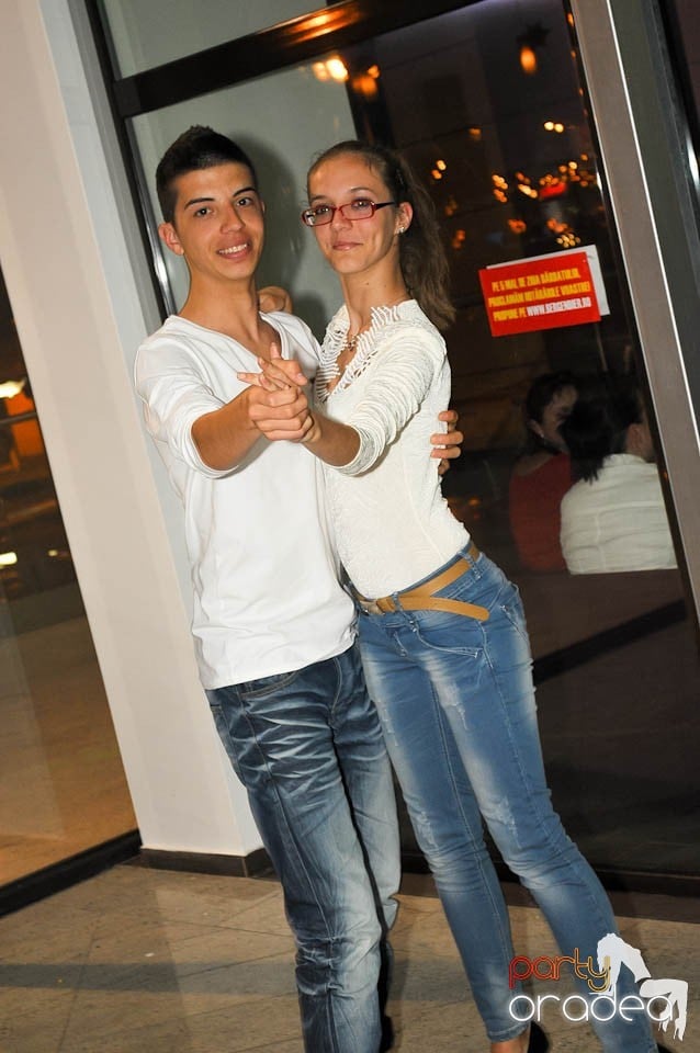 Karaoke Party @ Blondy's Art Café, 