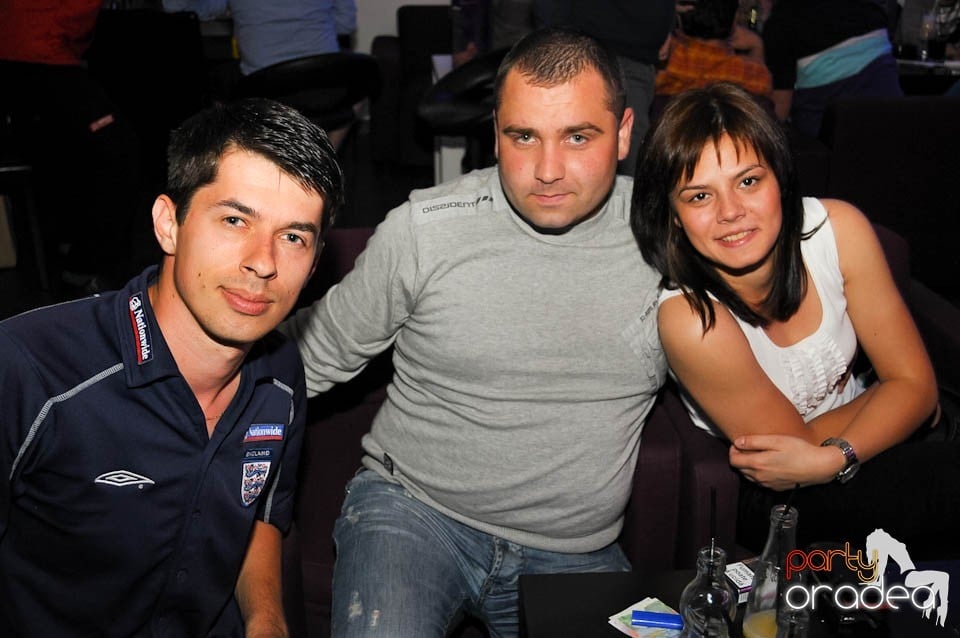 Karaoke Party @ Blondy's Art Café, 