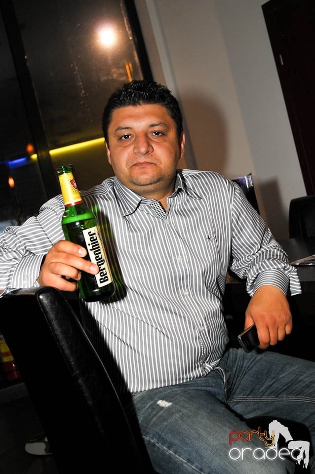 Karaoke Party @ Blondy's Art Café, 