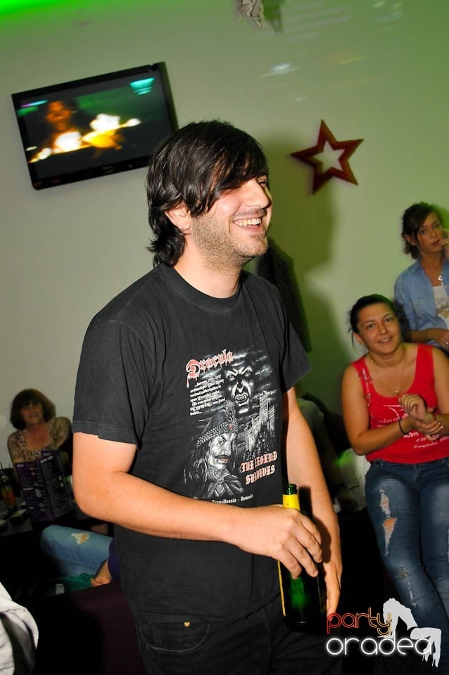 Karaoke Party @ Blondy's Art Café,