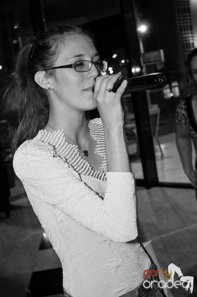 Karaoke Party @ Blondy's Art Café,