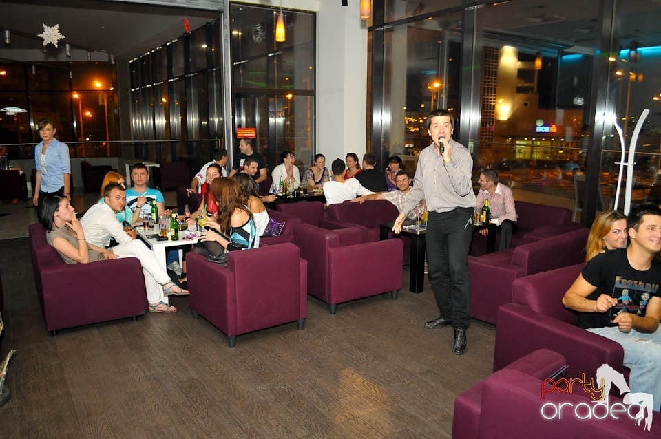 Karaoke Party @ Blondy's Art Café,