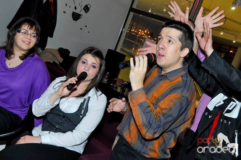 Karaoke Party @ Blondy's Art Café, 