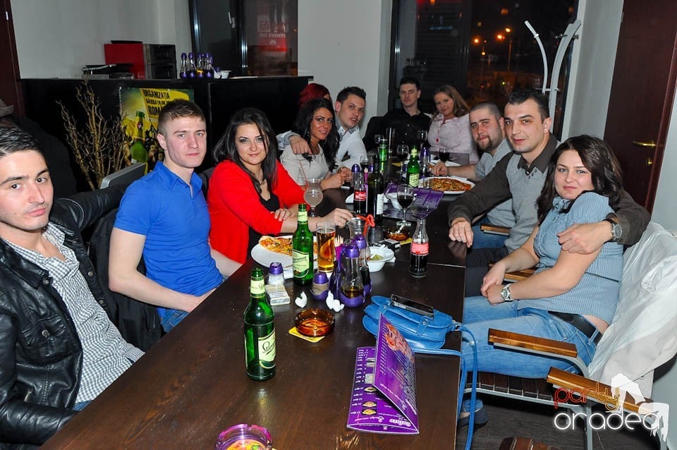Karaoke Party @ Blondy's Art Café,