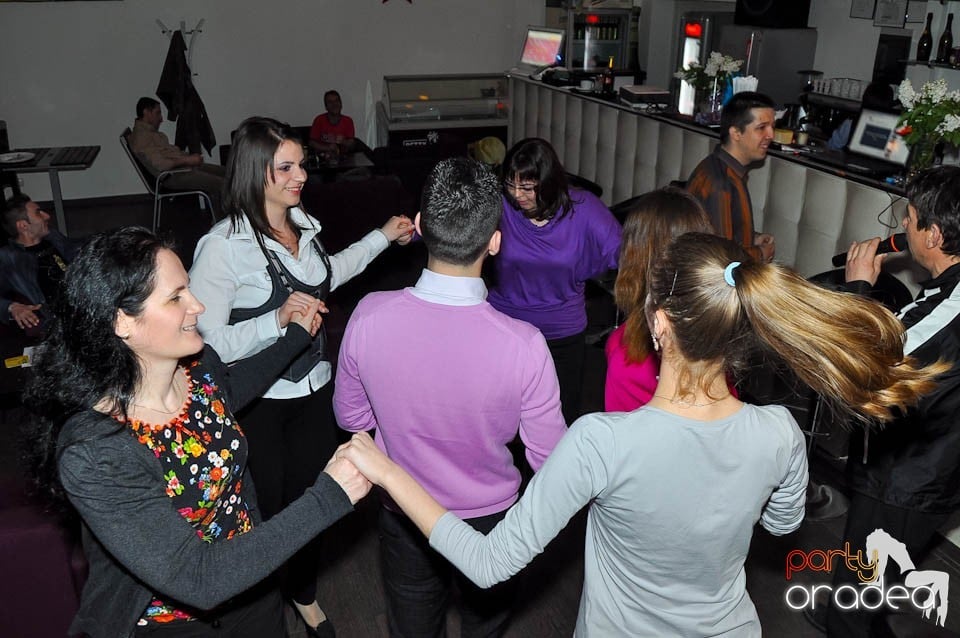 Karaoke Party @ Blondy's Art Café, 