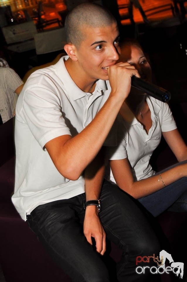 Karaoke Party în Blondy's Art Café, 